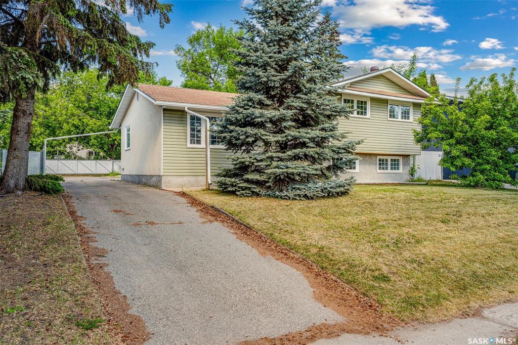 Property Photo: 2655 15th Avenue E SK S6V 6H4