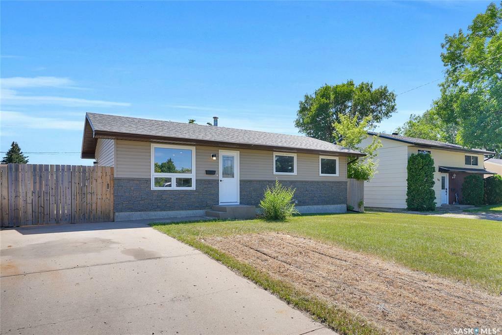 Property Photo: 1511 Glendale Street SK S6H 7B3