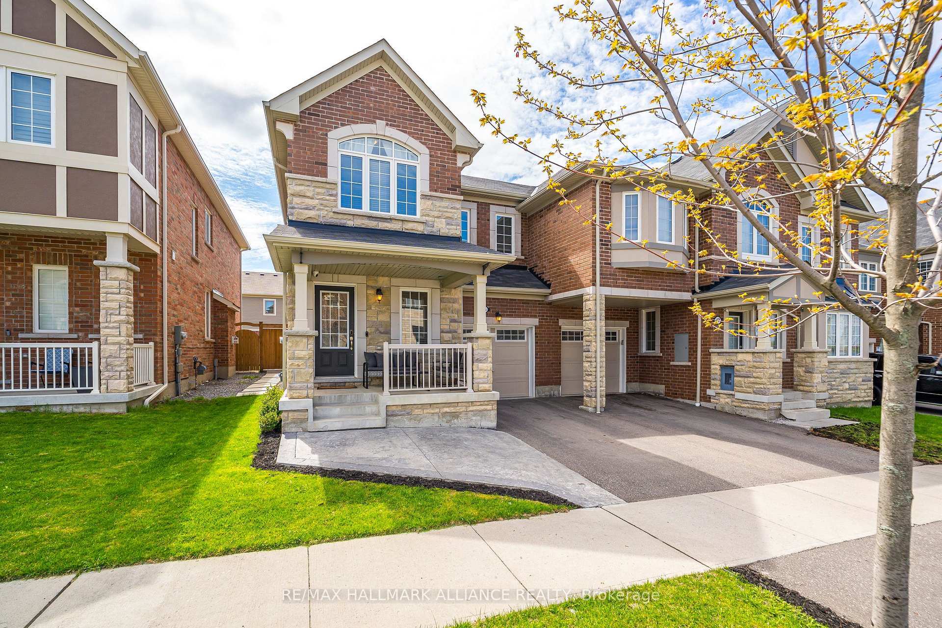 Property Photo: 45 George Holley Street ON L1P 0G4