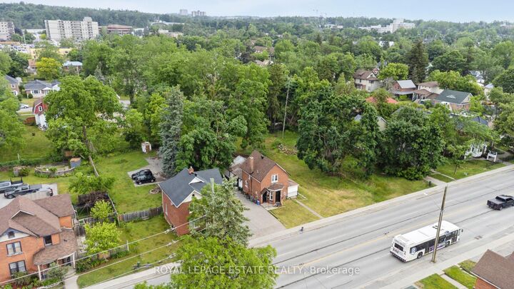 226 Dunlop Street W — photo 1