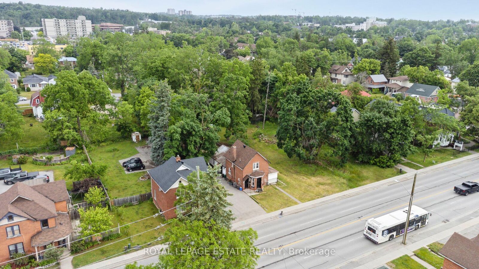 Property Photo: 226 Dunlop Street W ON L4N 1B6