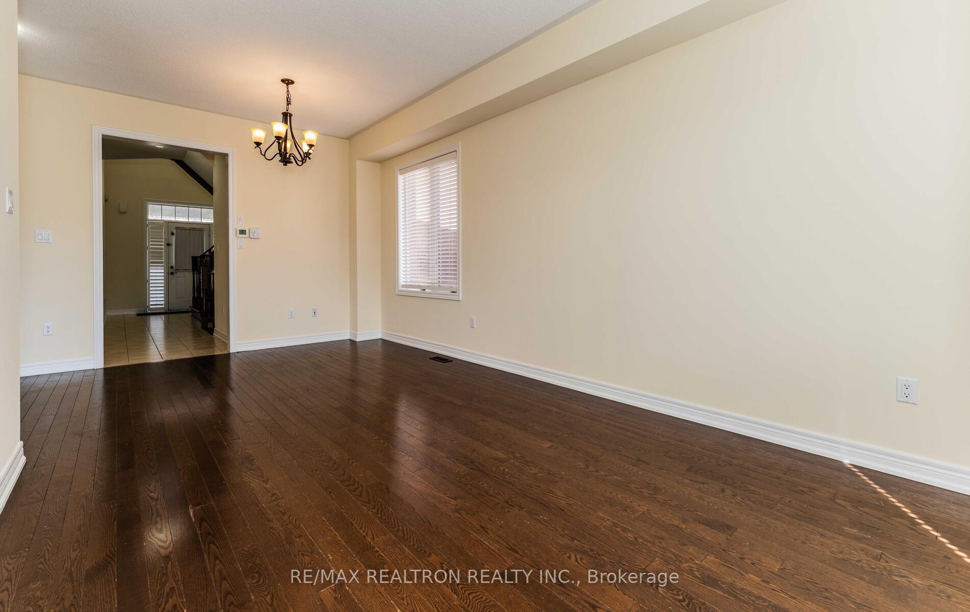 Property Photo: 19 Cecil Crescent ON L4A 1S9