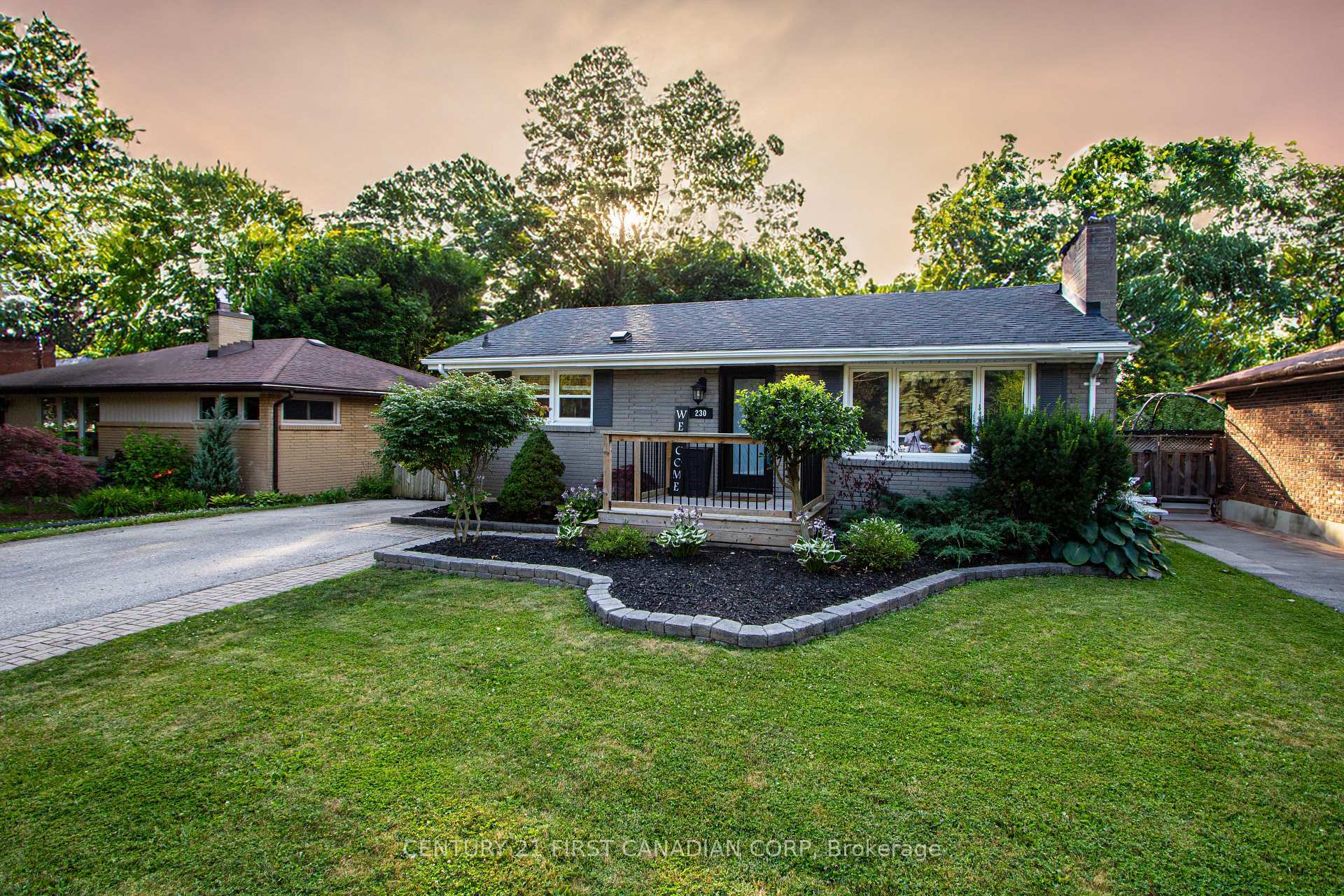 Property Photo: 230 Ridgewood Crescent ON N6J 3G6