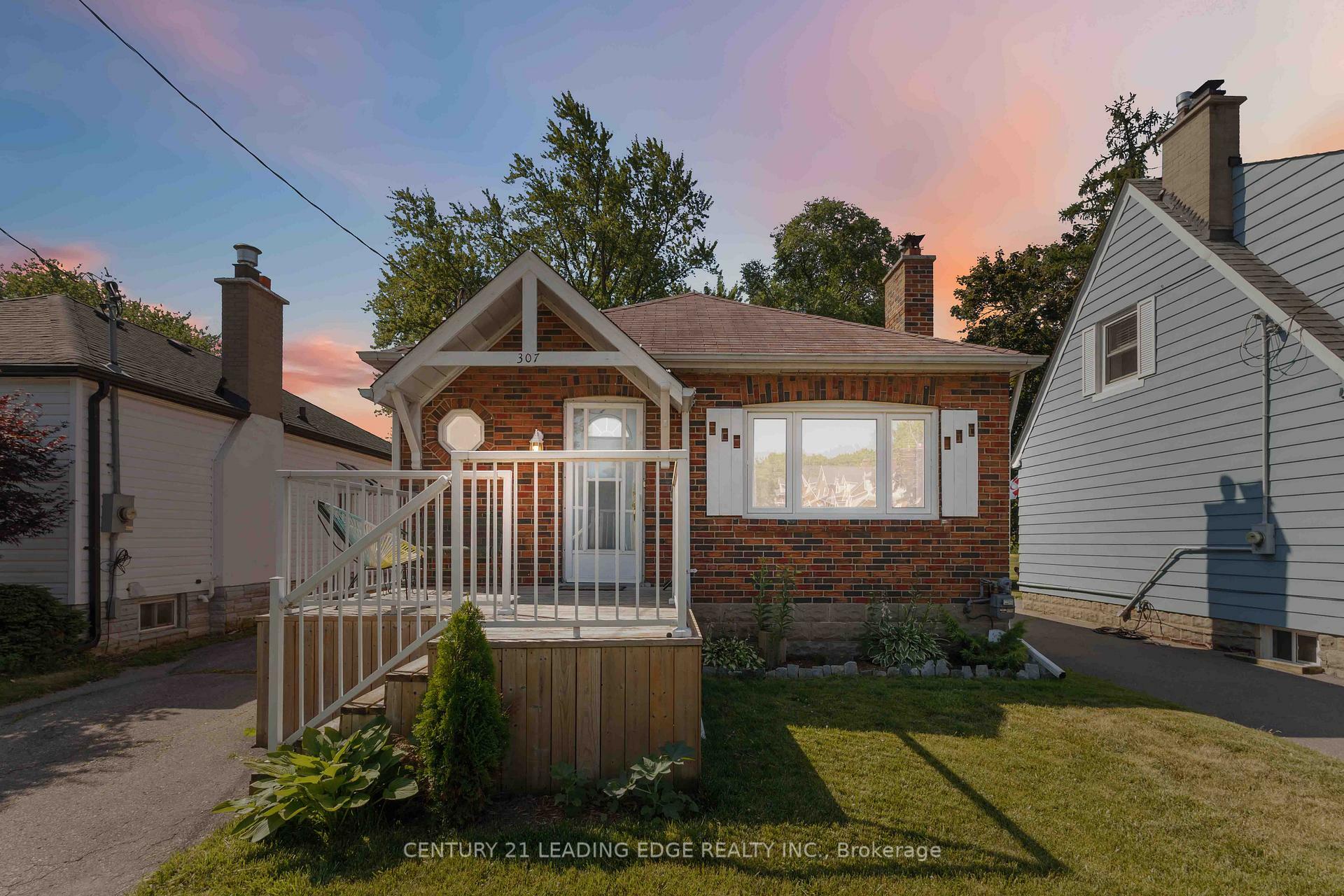 Property Photo: 307 Gliddon Avenue ON L1H 1Z2