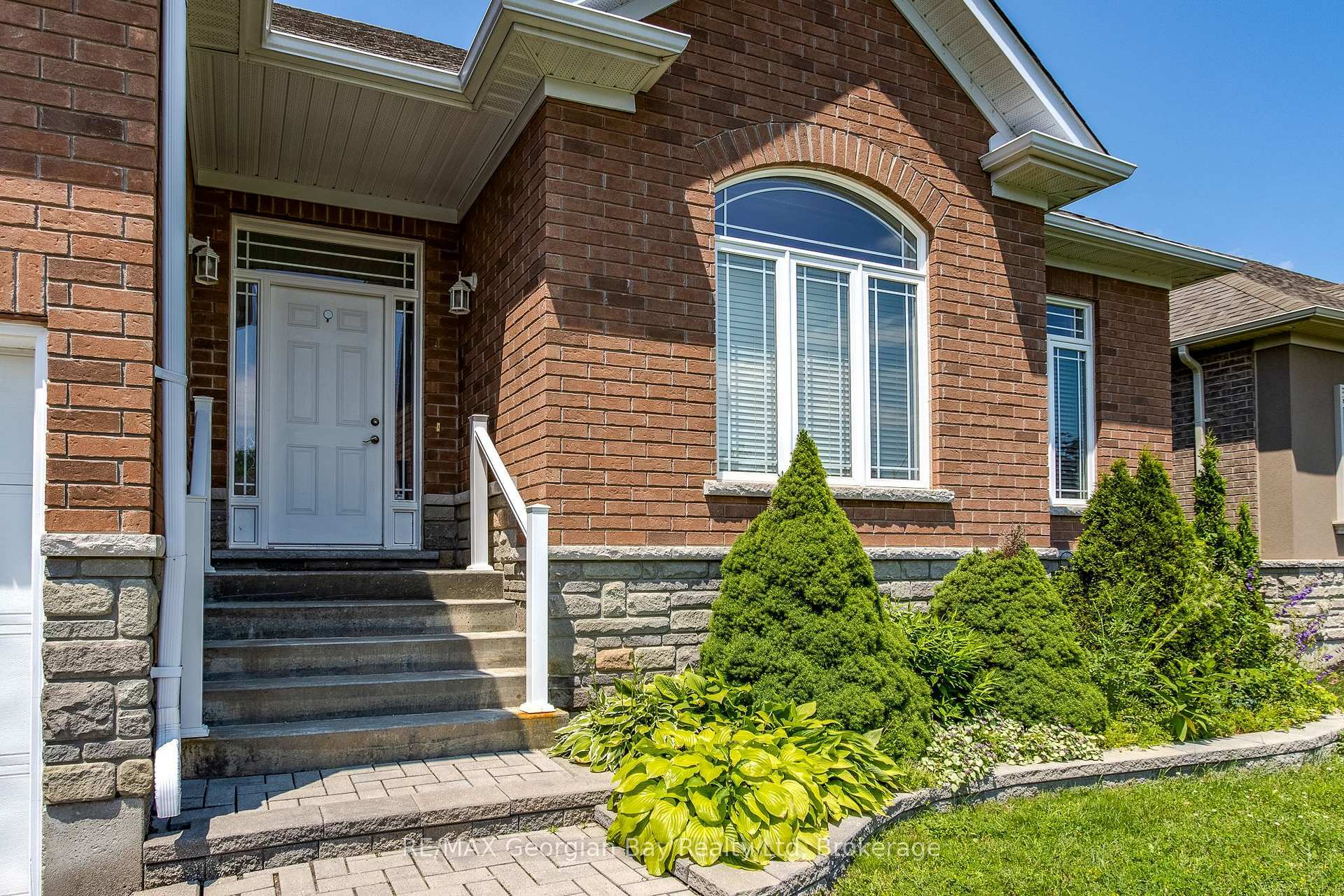 Property Photo: 426 Russ Howard Drive ON L4R 0A6