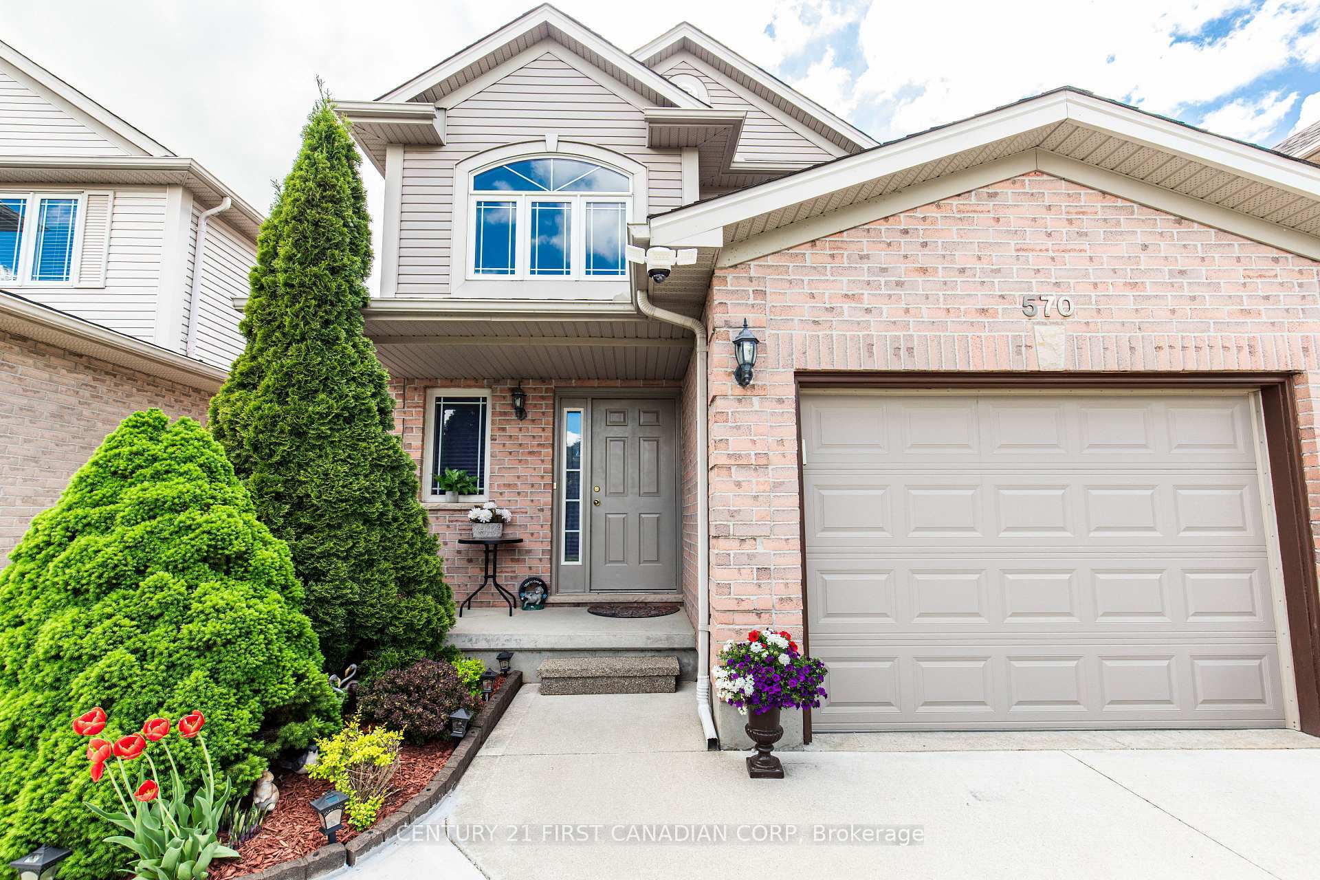 Property Photo: 570 Cuthbert Circle ON N6M 1K6