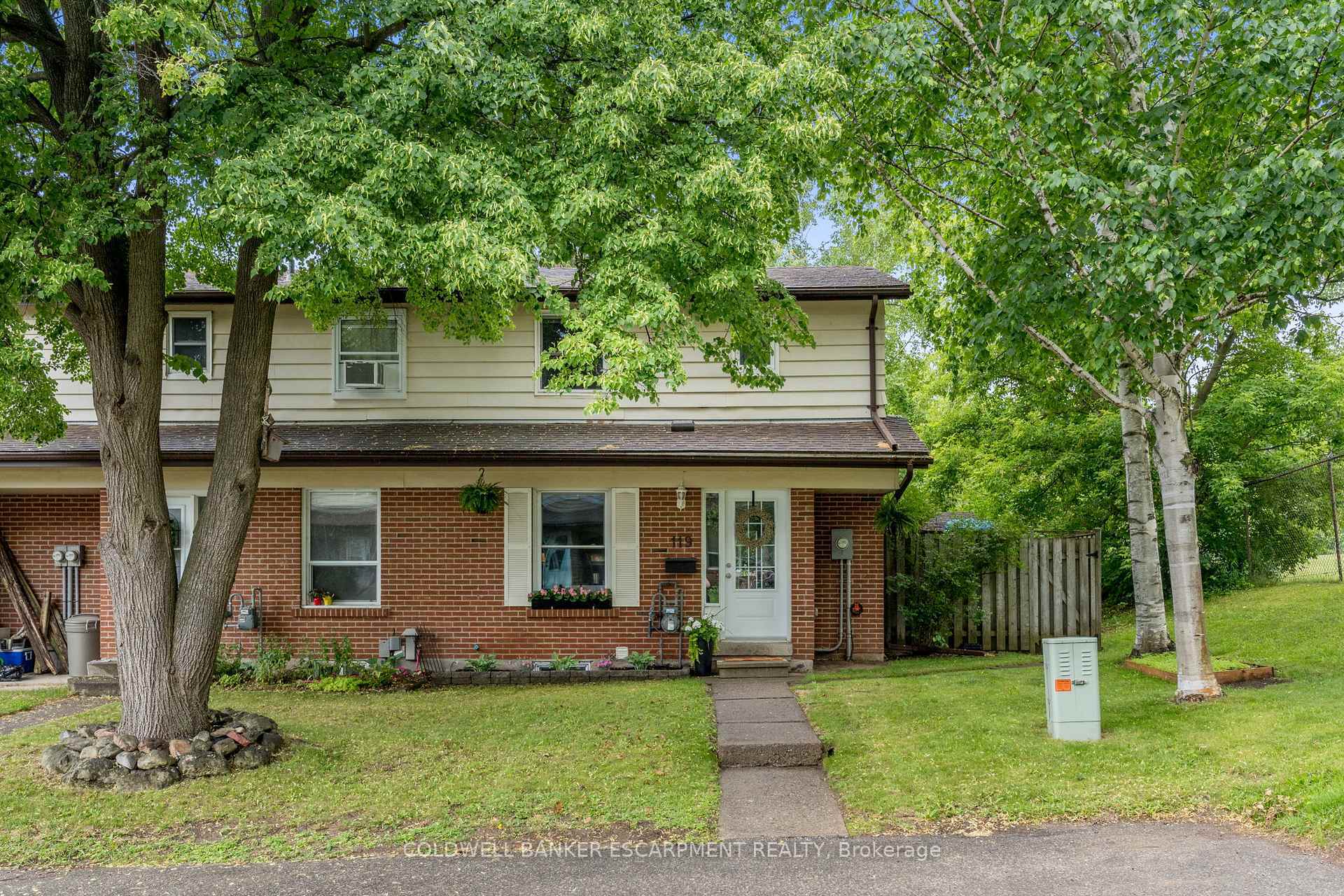 Property Photo: 119 Kingham Road ON L7J 1S3