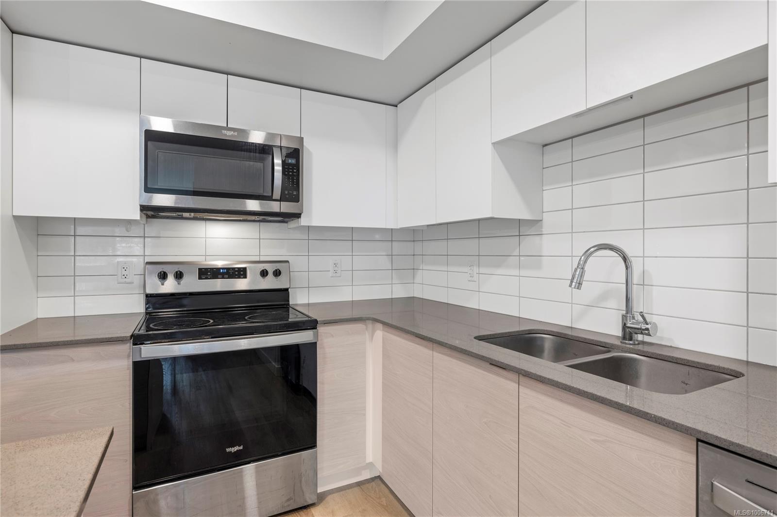 Property Photo: 4810 Cedar Ridge Pl 312 BC V9T 0M7