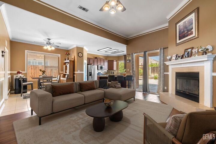 Property Photo:  2802 Silver Shore Lane  CA 93313 