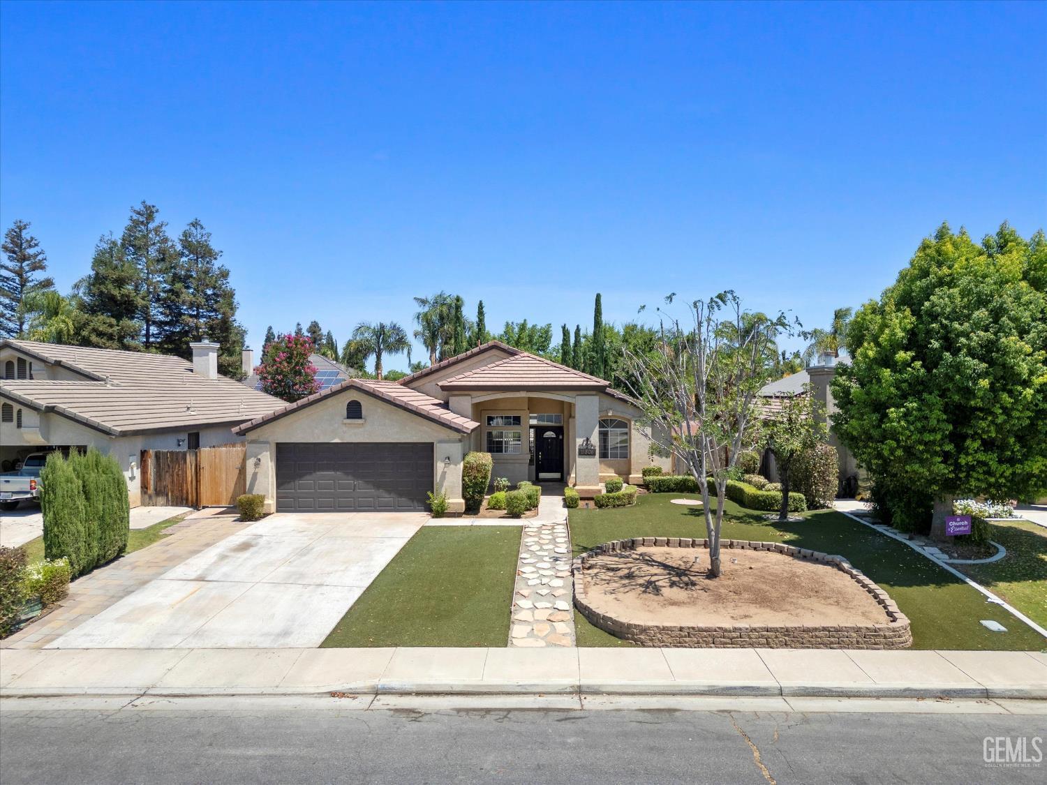 Property Photo: 11808 Wethersfield St CA 93312