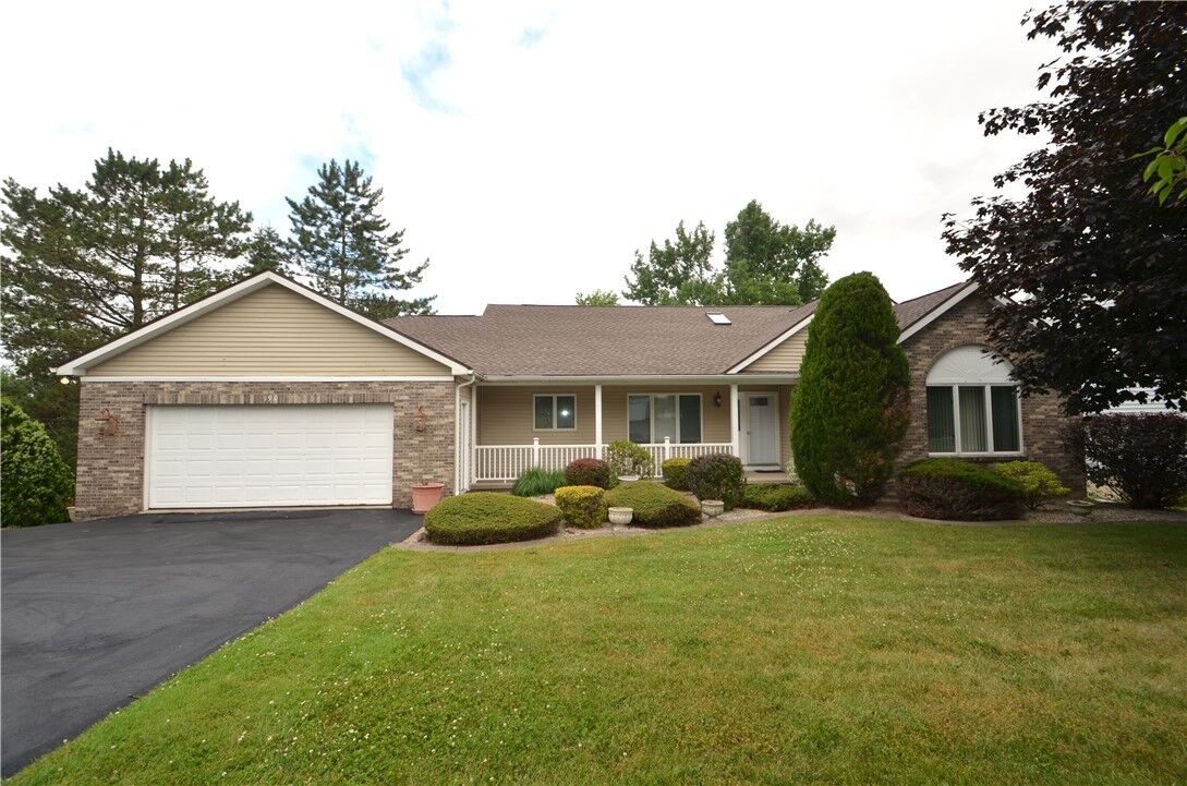 Property Photo:  190 Weiland Woods Lane  NY 14626 