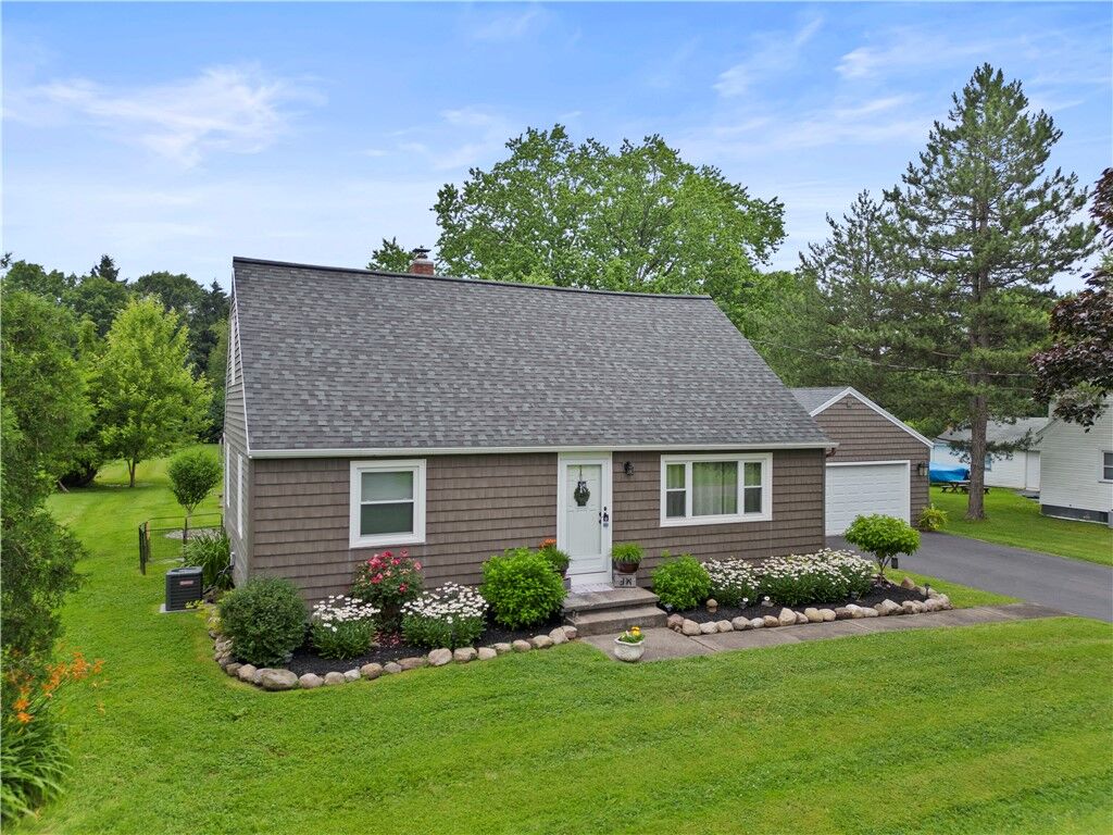 Property Photo: 650 Ogden Parma Tl Road NY 14559