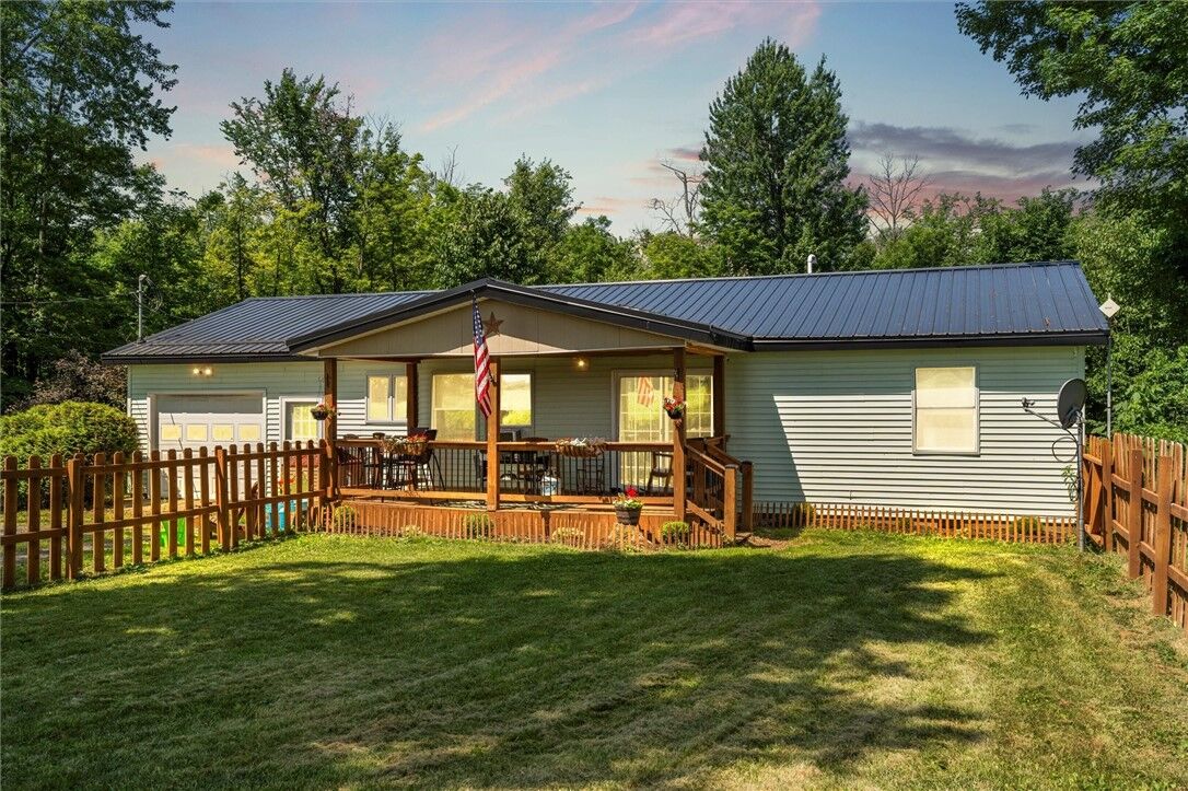 Property Photo:  5 Scotts Lane  NY 13118