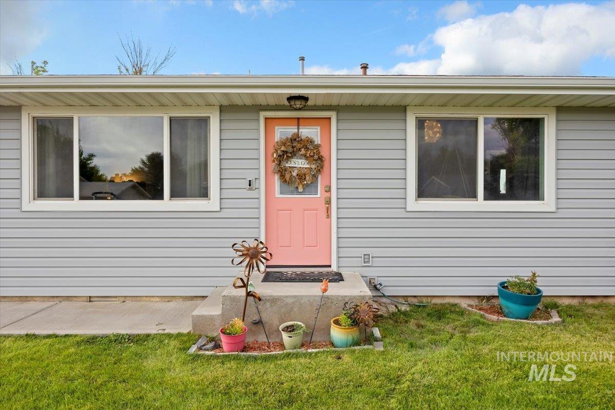 Property Photo: 610 Gem Dr ID 83341