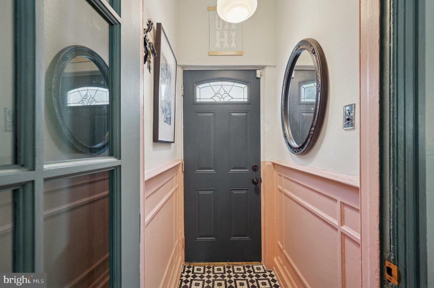 Property Photo: 1612 S Orkney Street PA 19148