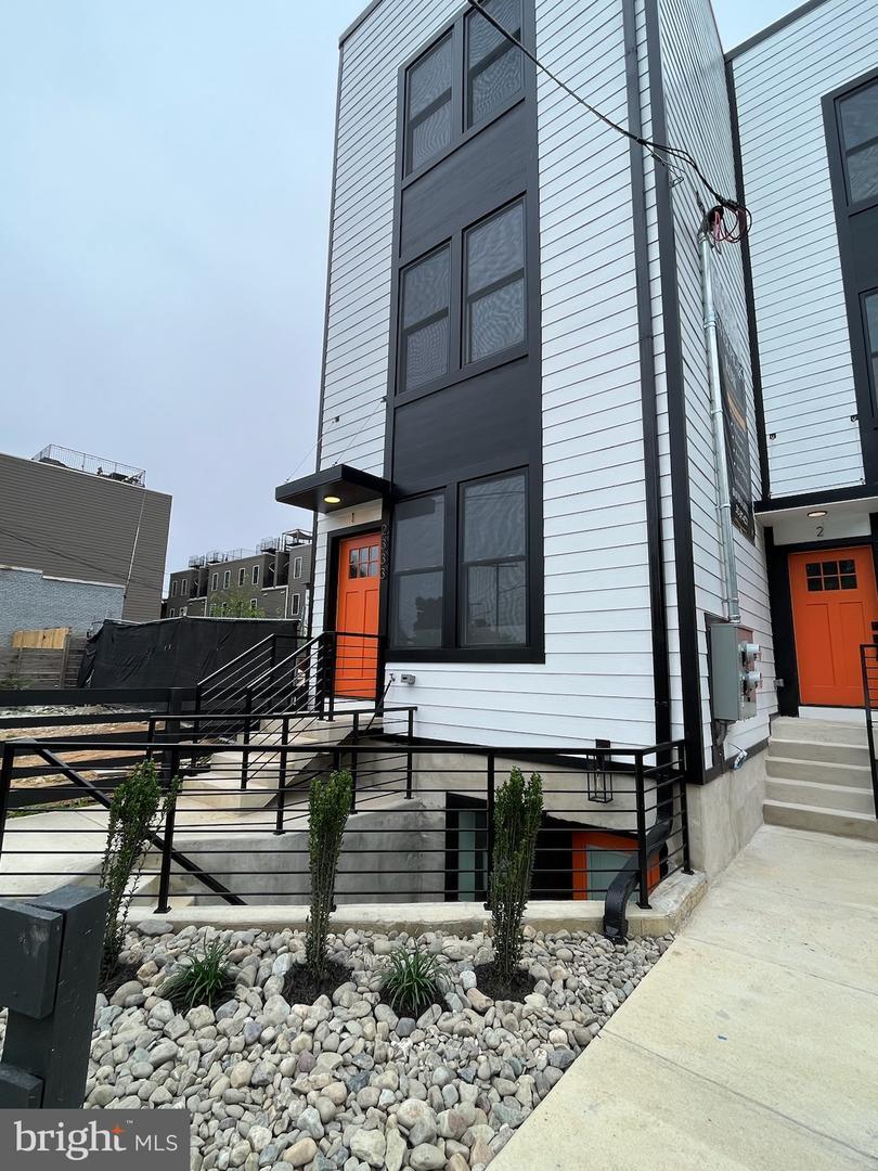Property Photo: 2333 Fairlawn Avenue SE 1 DC 20020