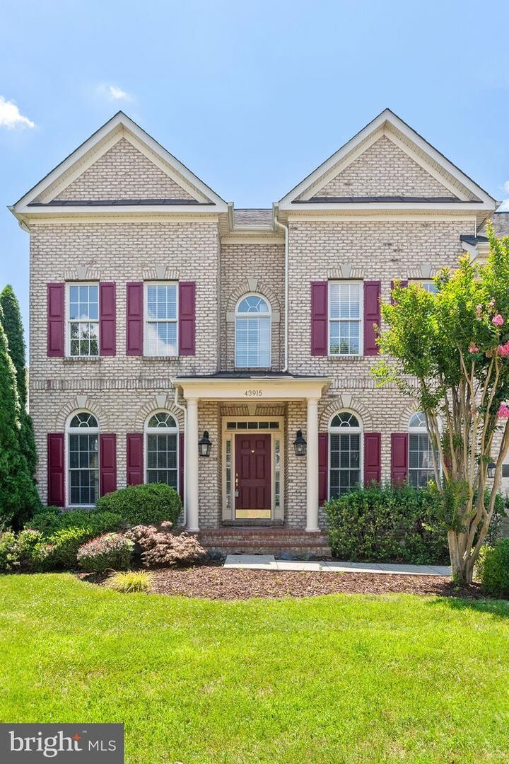 Property Photo:  43915 Kittiwake Drive  VA 20176