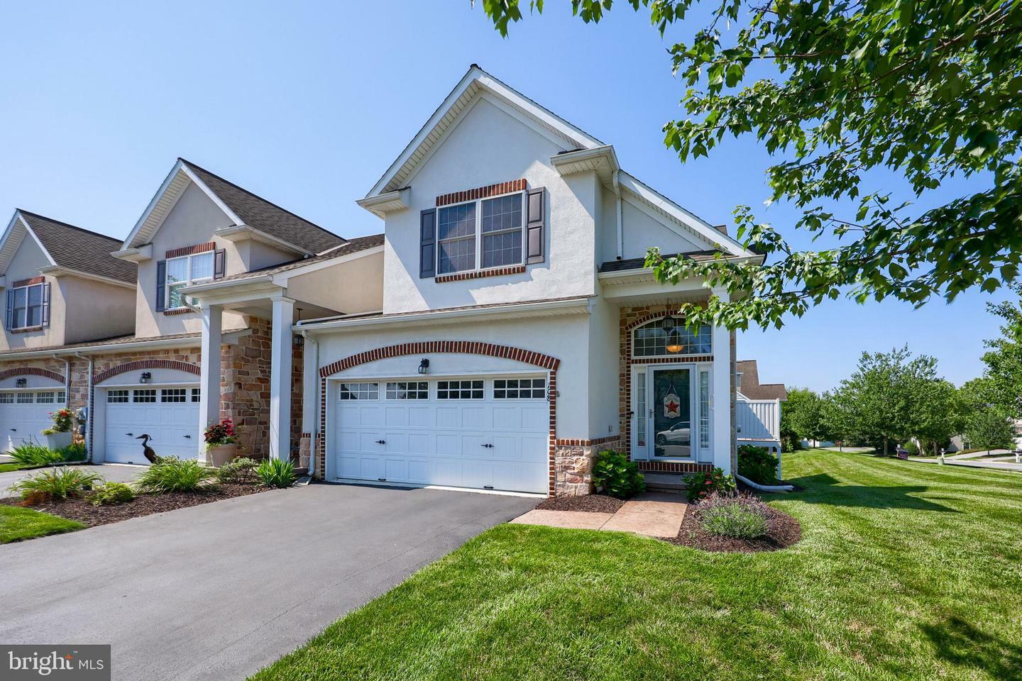 Property Photo: 108 Winterberry Court PA 17543