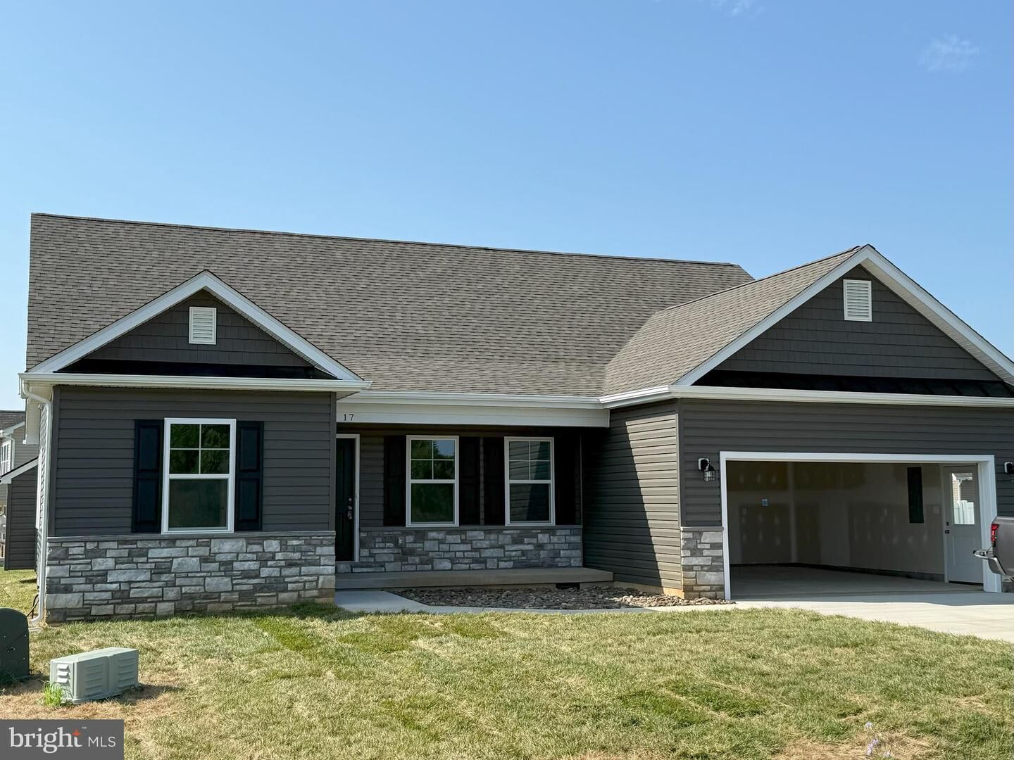 Property Photo: 17 Santiago Circle WV 25403