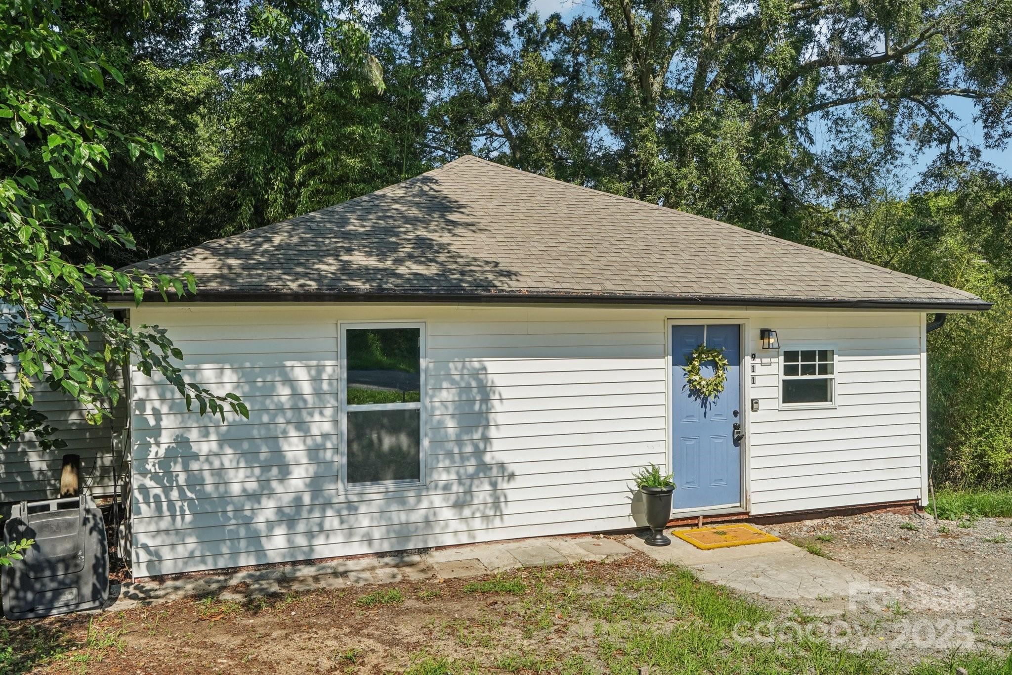 Property Photo:  911 Elm Street  NC 28081 