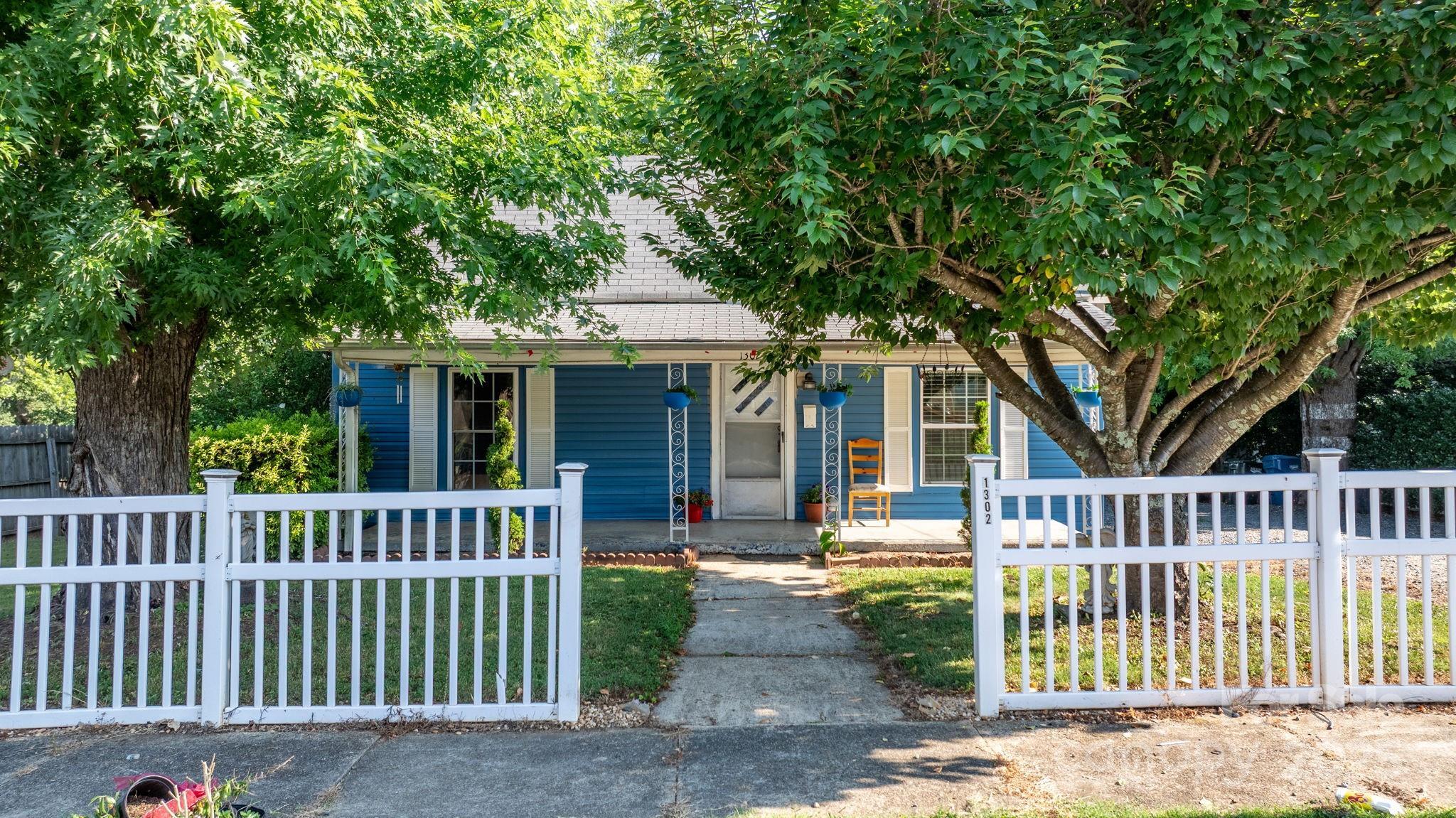 Property Photo: 1302 1st Avenue NW NC 28601