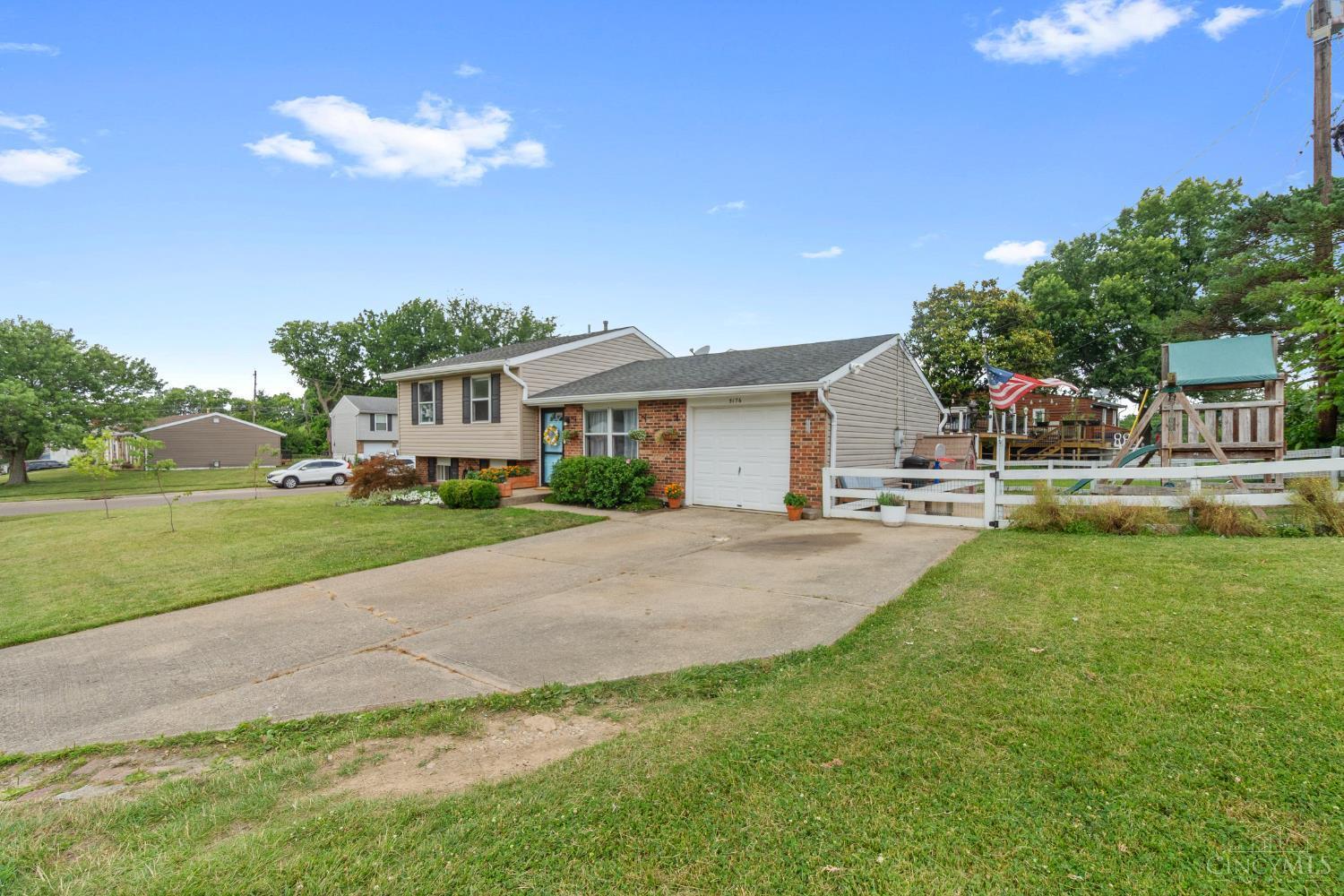 Property Photo: 5176 Dundas Drive OH 45238