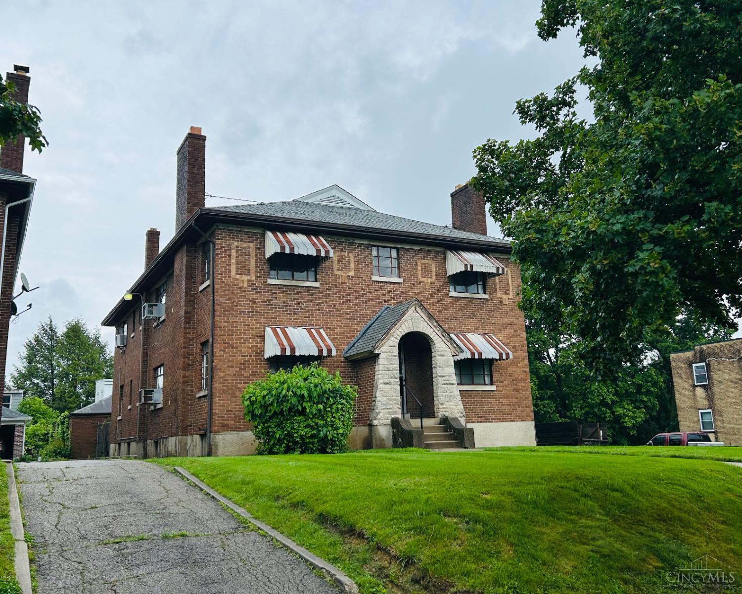 2530 Hansford Place  Cincinnati OH 45214 photo