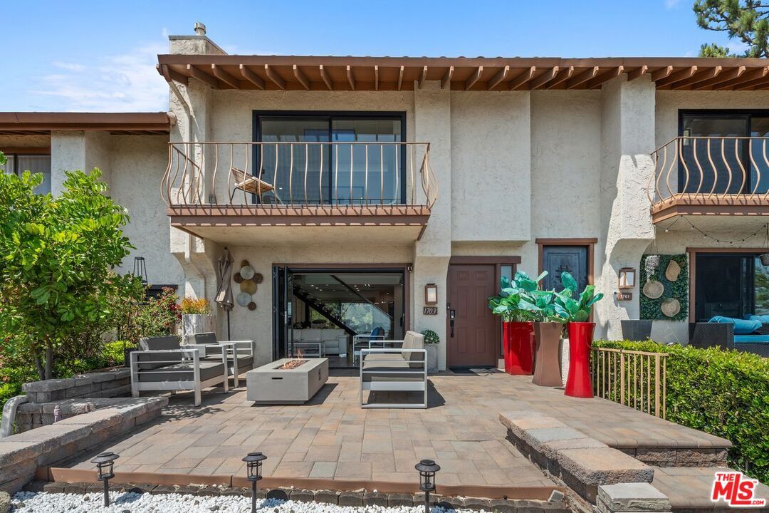 Property Photo: 1703 Camino De Villas CA 91501