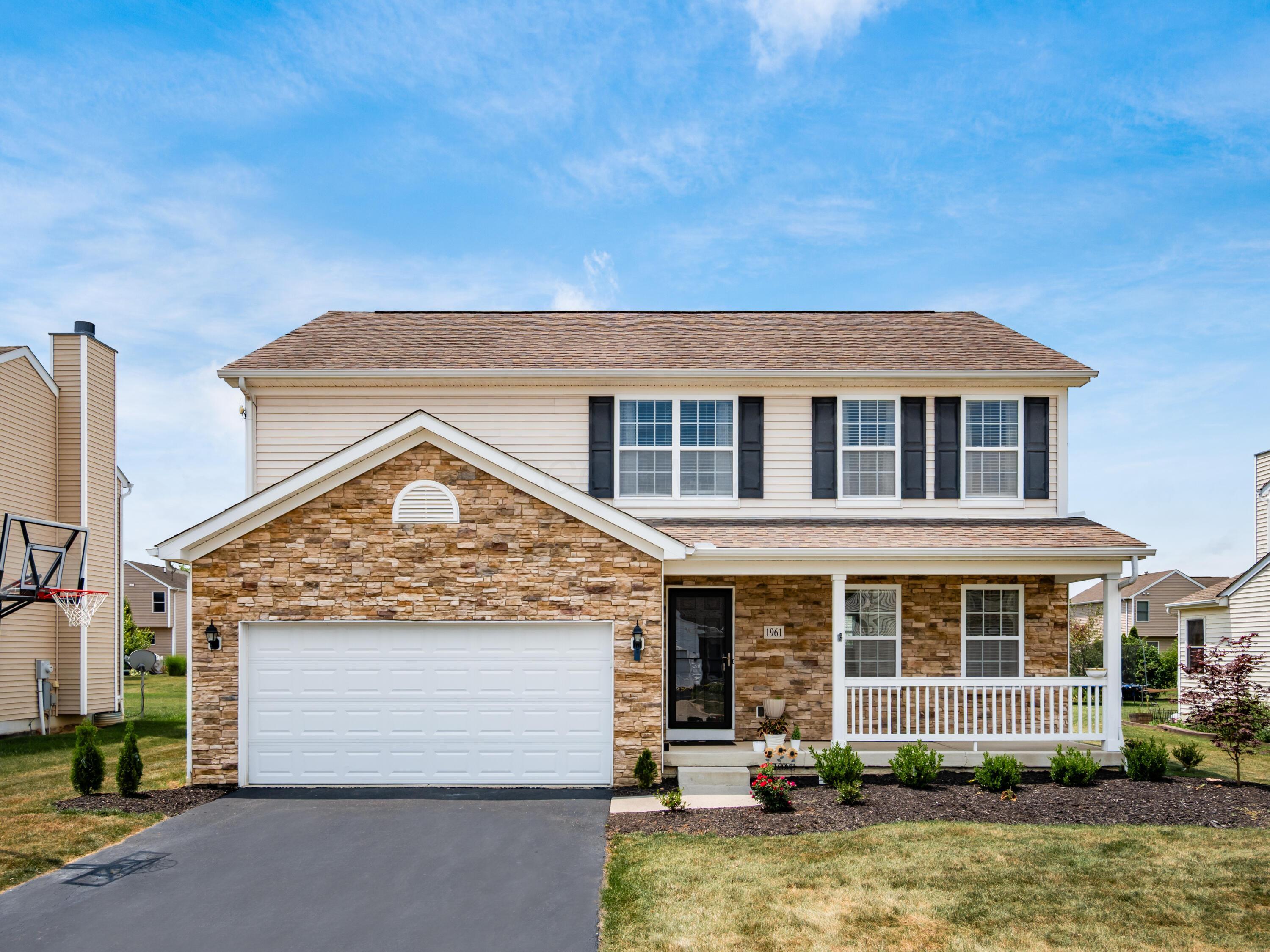 Property Photo:  1961 Bobtail Lane  OH 43040 