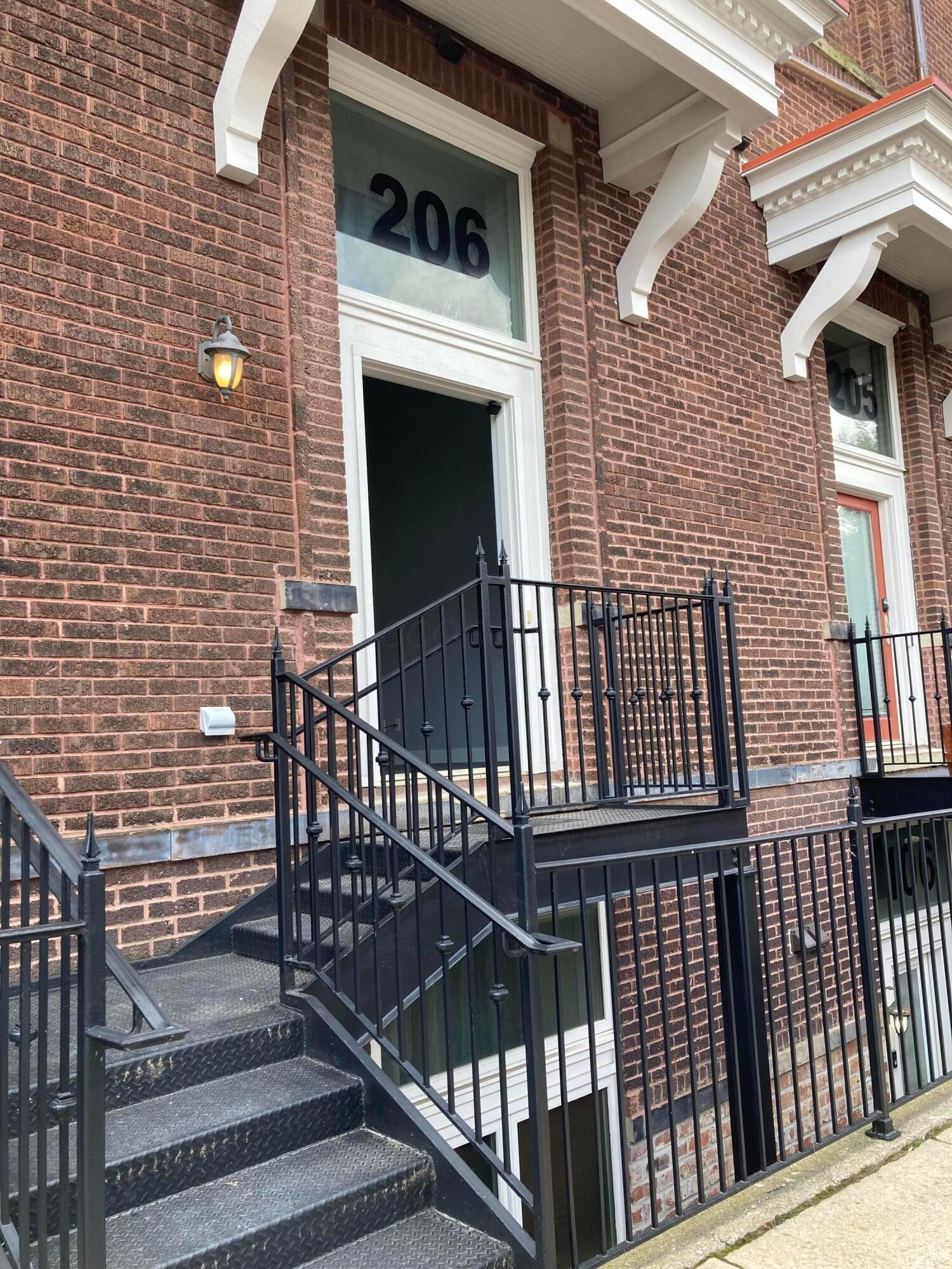Property Photo: 1276 N High Street OH 43201