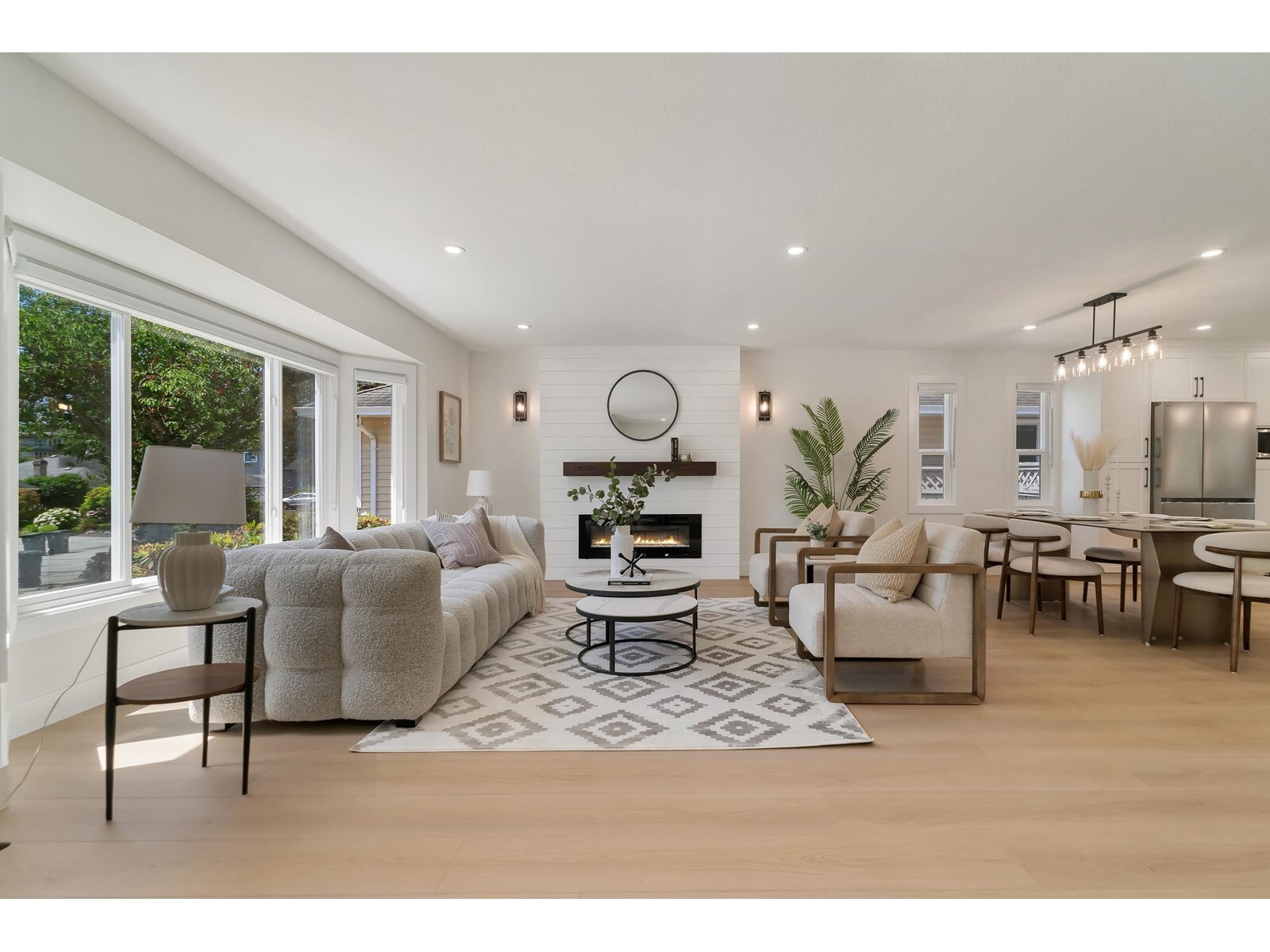 Property Photo: 14097 16A BC V4A 8K2