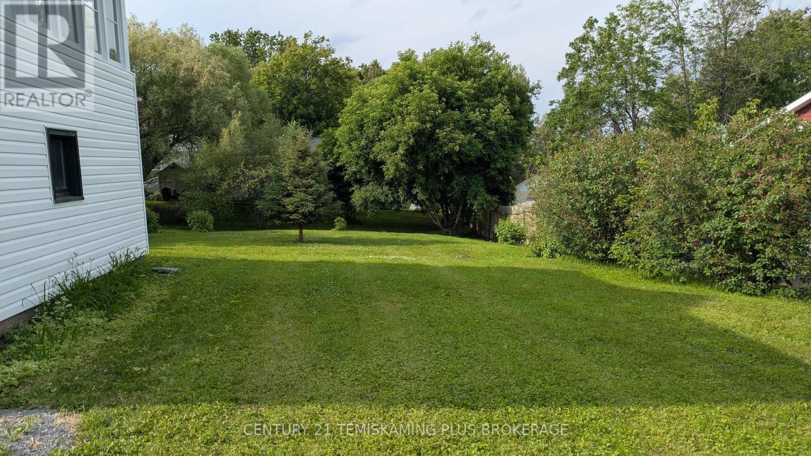 Photo de la propriété: 315 Meridian Avenue ON P0J 1K0