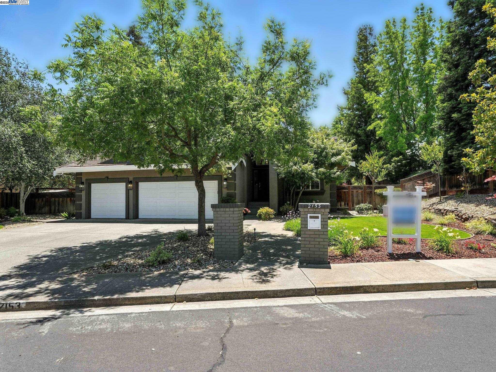 Property Photo: 2153 Vintage Ln CA 94550