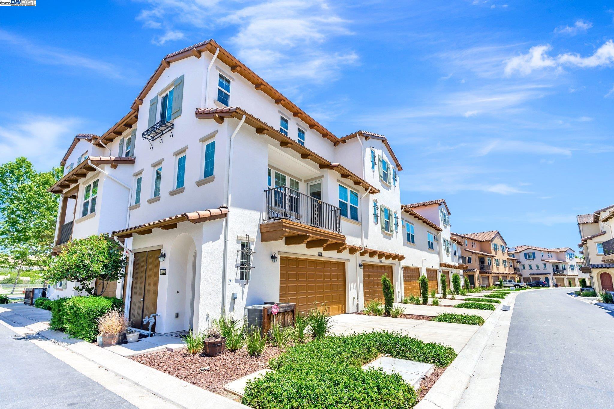 Property Photo: 1038 S Monarch CA 94582