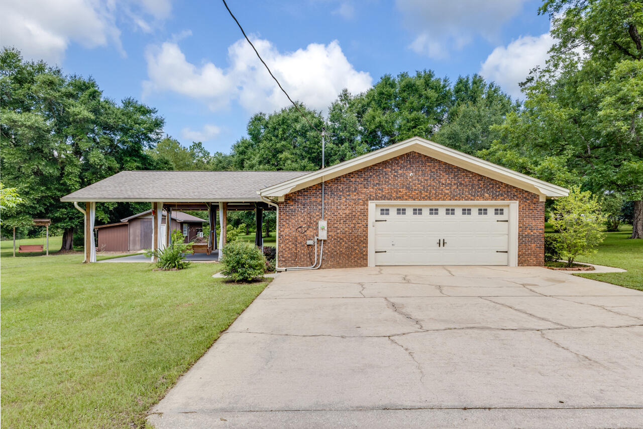 Property Photo: 1318 John Riley Barnhill Road FL 32531