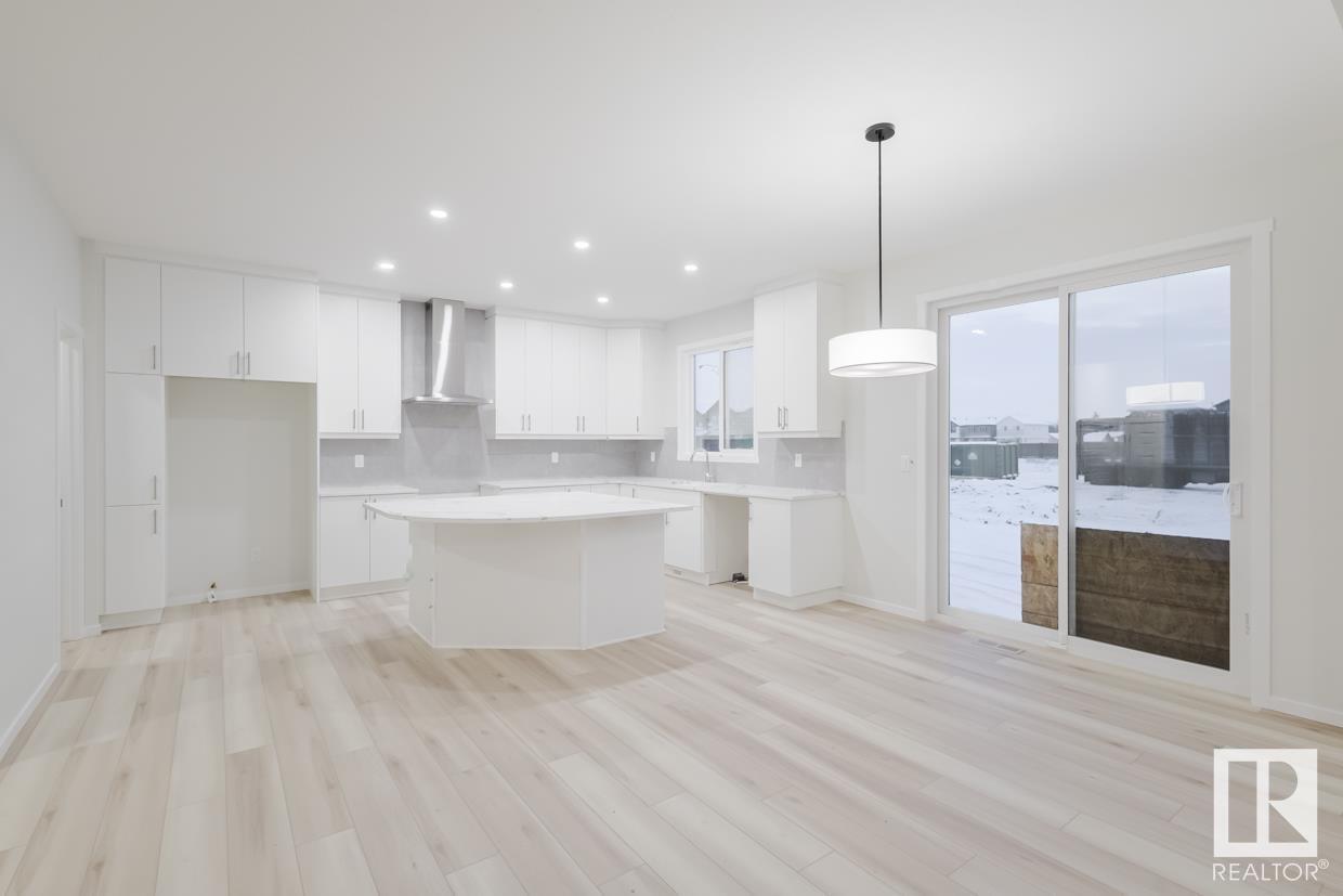 Photo de la propriété: 2039 209 Street NW AB T6M 2X6