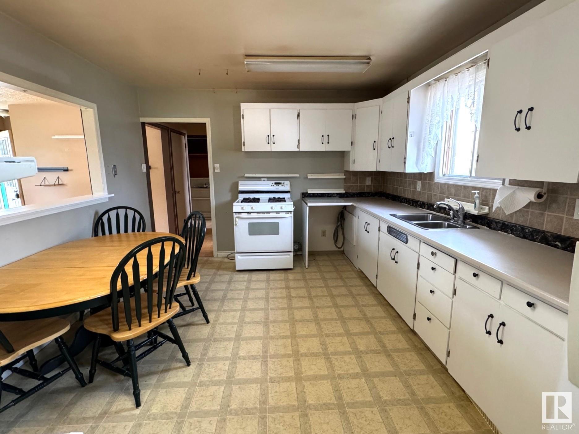 Photo de la propriété: 4724 52 Avenue AB T0E 0T0