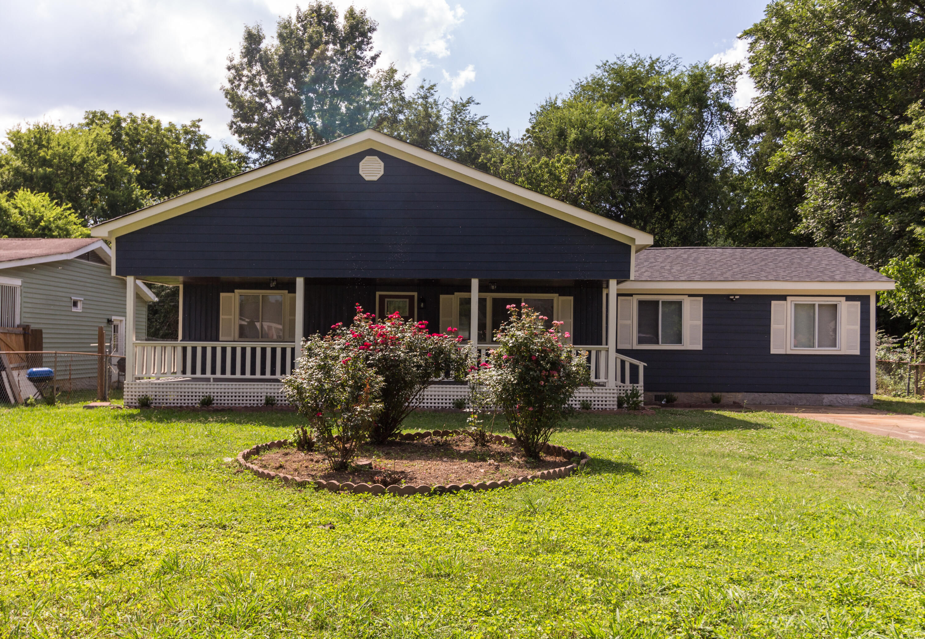 Property Photo:  207 Central Drive  TN 37421 