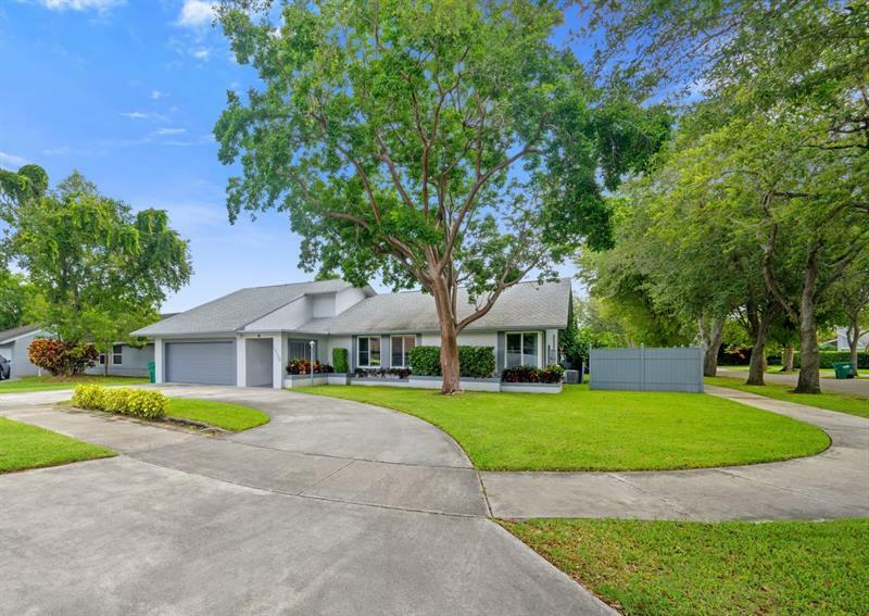10115 E Calusa Club Dr  Miami FL 33186 photo