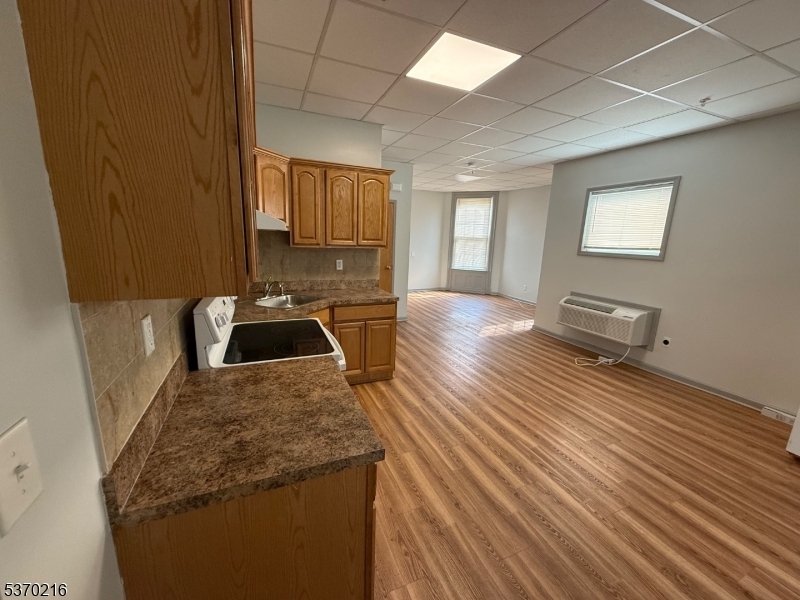 Property Photo: 96 W Grand St 8 NJ 07202