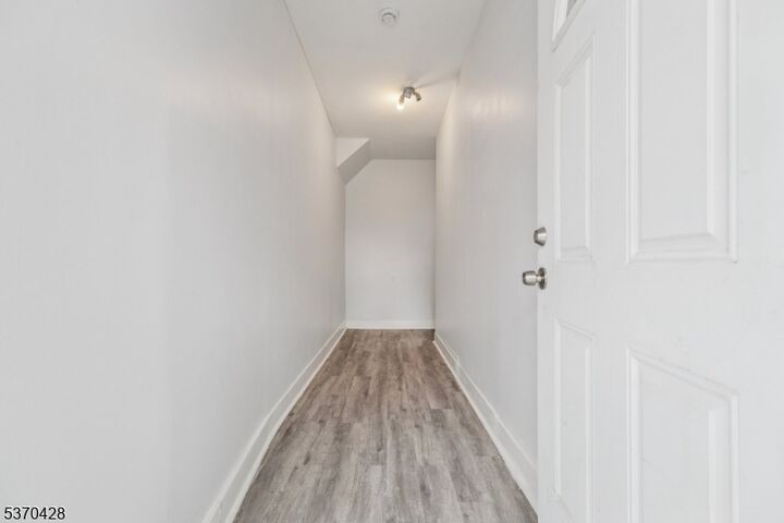 Property Photo:  18 Ellis Ave 1  NJ 07111 