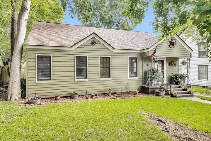 Property Photo: 1720 18th Street TX 77340