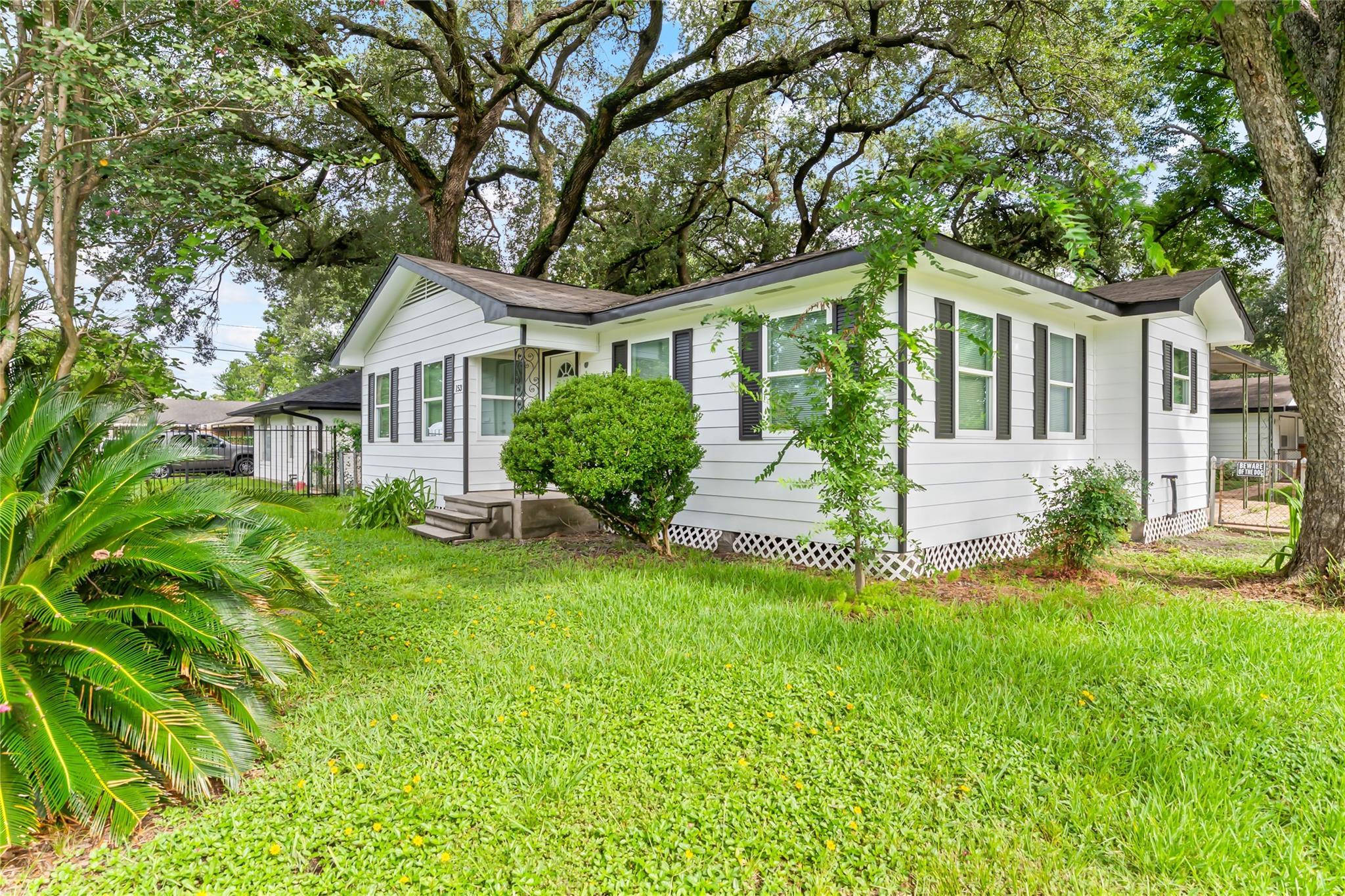 Property Photo: 153 E Rittenhouse Street TX 77076