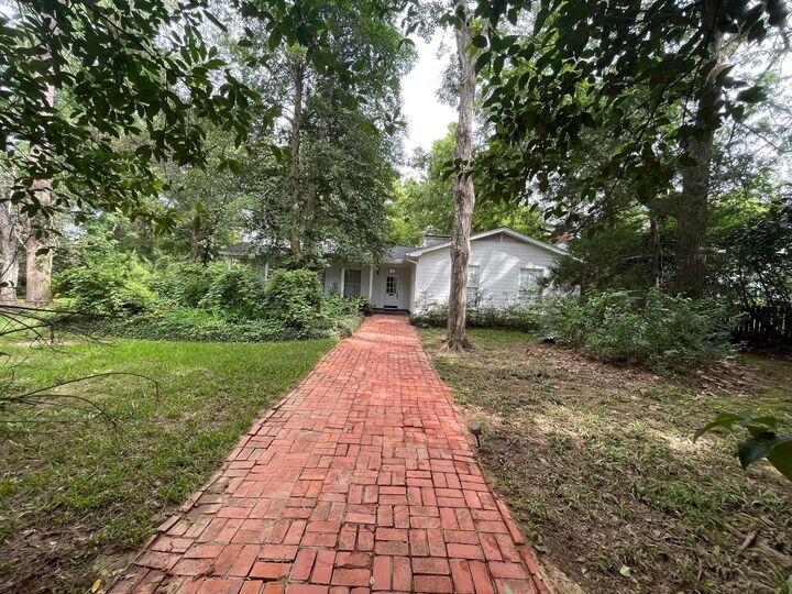 Property Photo: 1106 Redbud TX 75835