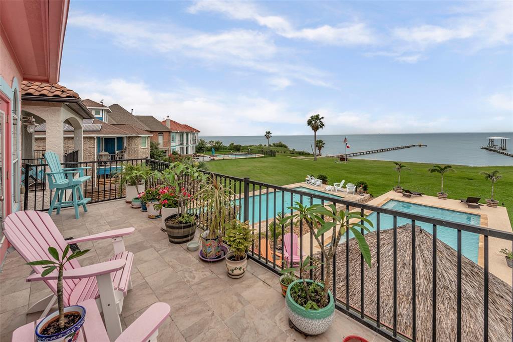 Property Photo: 2662 E Bayshore Drive TX 77539