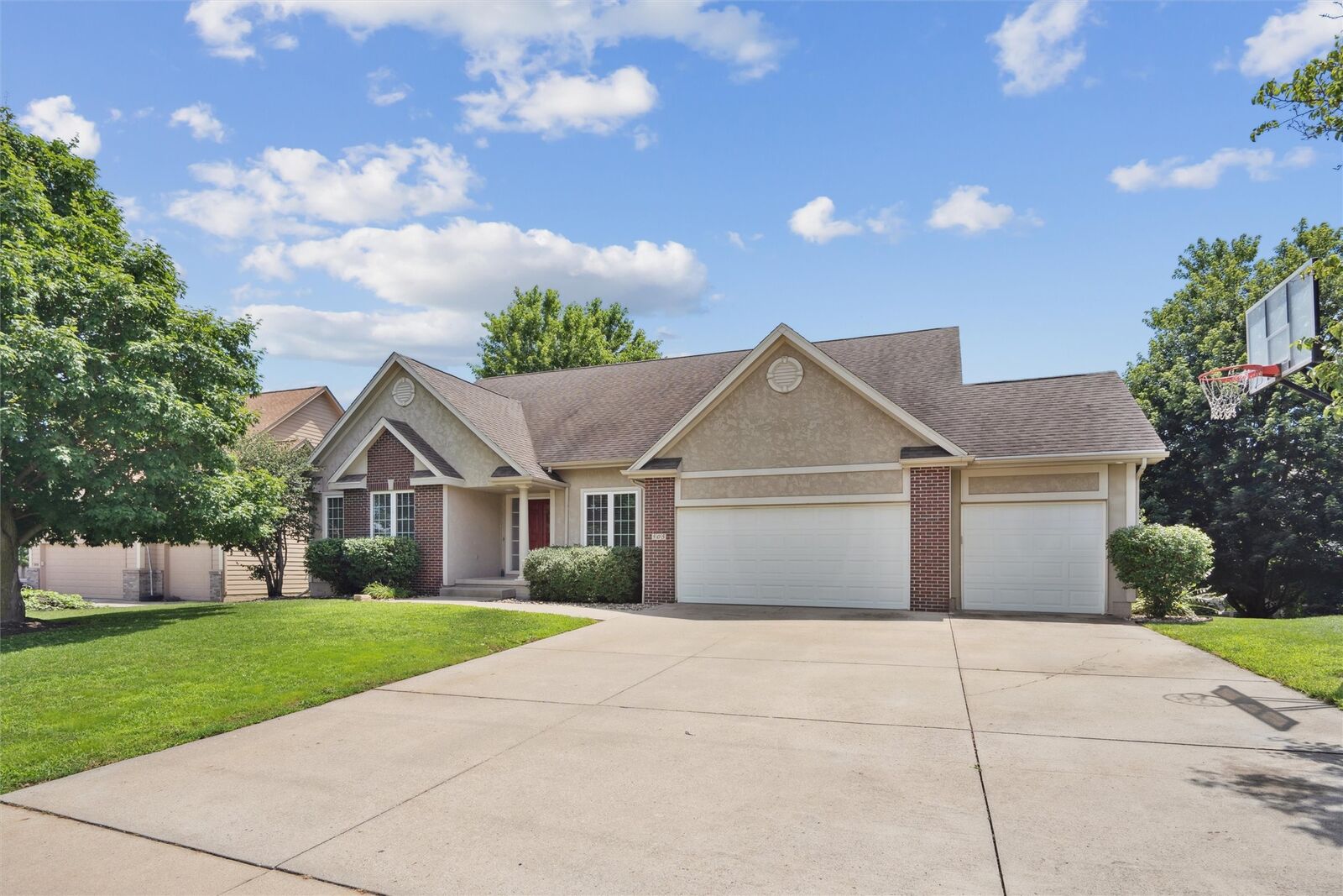 Property Photo:  505 NE 21st Street  IA 50021 