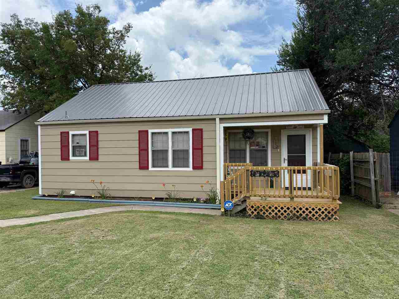 Property Photo: 1712 NW Columbia Ave OK 73507