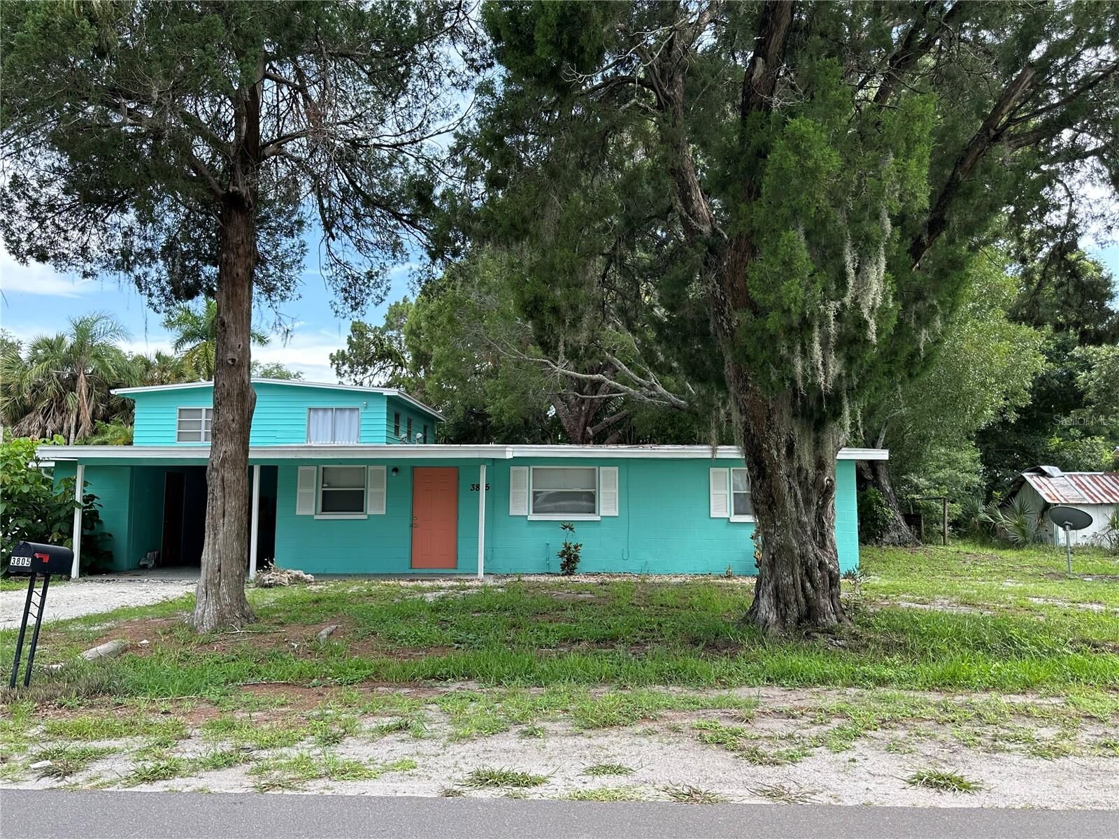 Property Photo: 704 38th Street W FL 34205