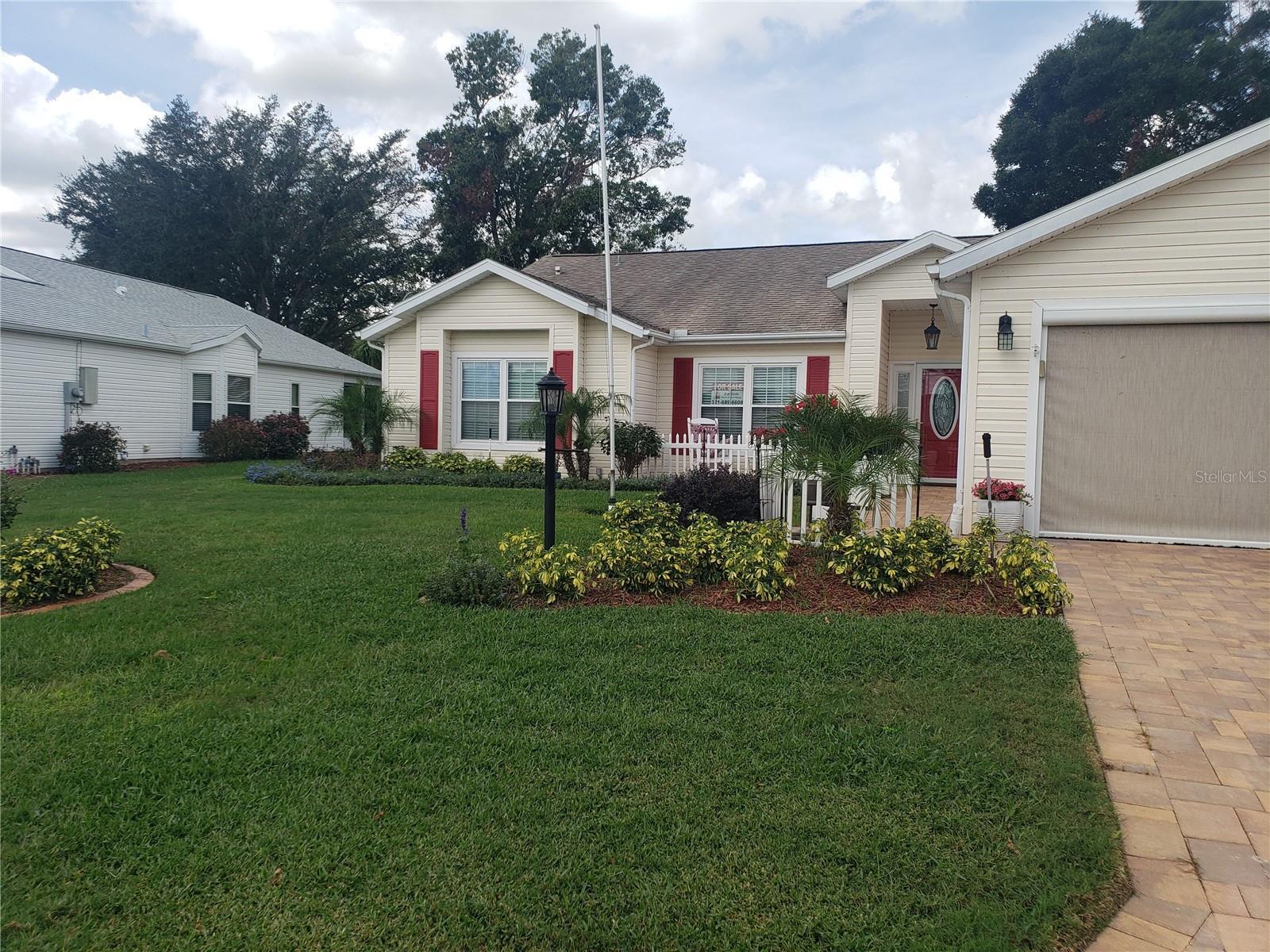 Property Photo: 25121 Meriweather Road FL 34748