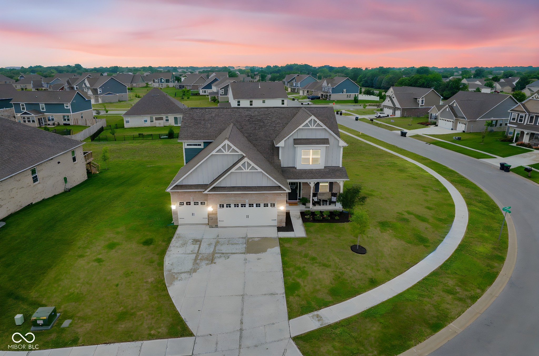 1634 Pelham Drive  Greenwood IN 46143 photo